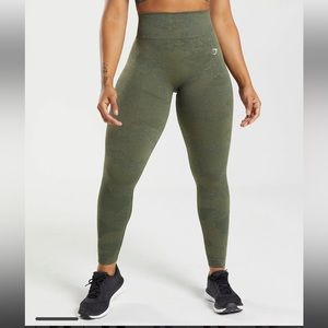 Gymshark Adapt Camo Seamless Leggings in Olive, Size Small